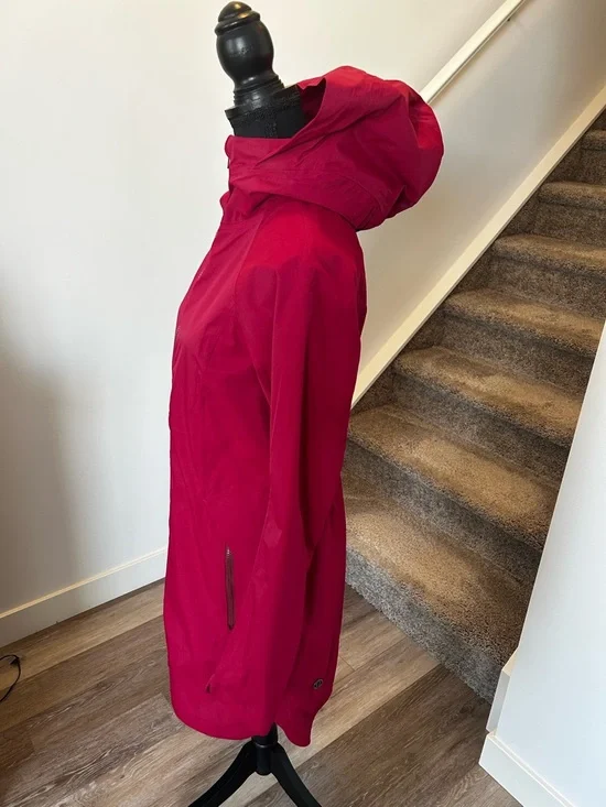 Lululemon Definitely Raining Jacket Cranberry - Picture 8 of 12